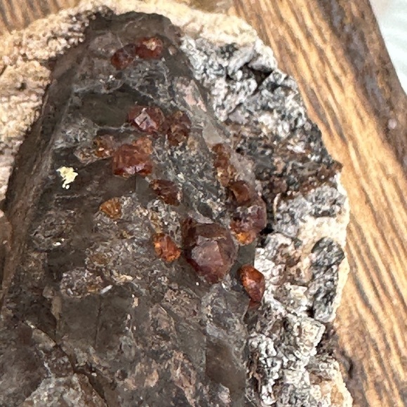 Chocolate Smoky Quartz and garnet gem specimens on matrix 155 g - Picture 15 of 15